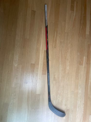 Senior Right Handed P92 Vapor Hyperlite Hockey Stick