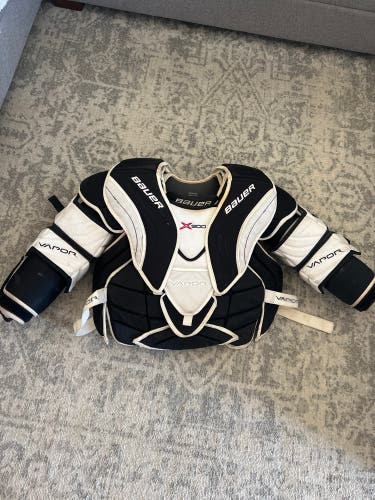 Used Medium Bauer  Vapor X900 Goalie Chest Protector