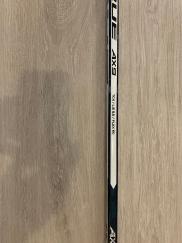 Junior Used Right Handed True AX9 Hockey Stick TC4