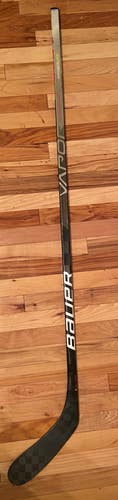 Junior Used Right Handed Bauer Vapor Hyperlite Hockey Stick P28