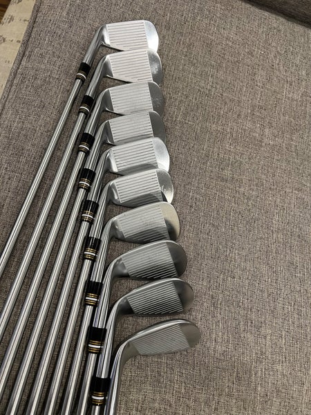 Used Right Handed Extra Stiff Flex Steel Shaft MB-101 Iron Set