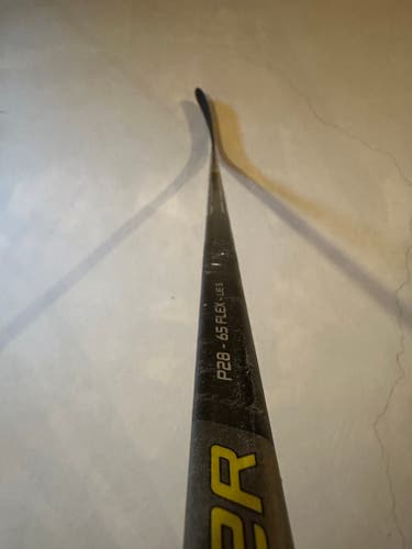 Bauer Supreme 2S Team Hockey Stick RH P28 65 Flex