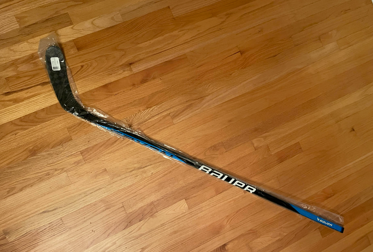 New Right Handed Bauer Hockey League Stick P28
