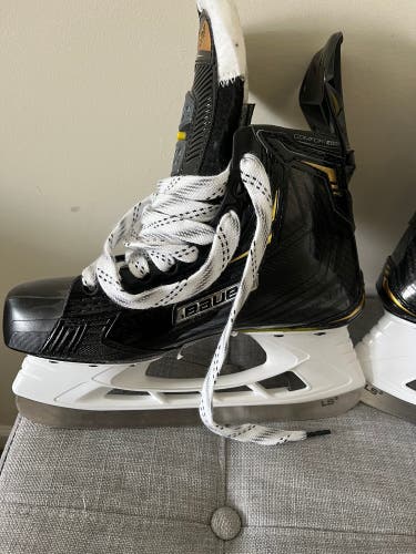 New Bauer Regular Width   Size 4 Supreme 2S Pro Hockey Skates