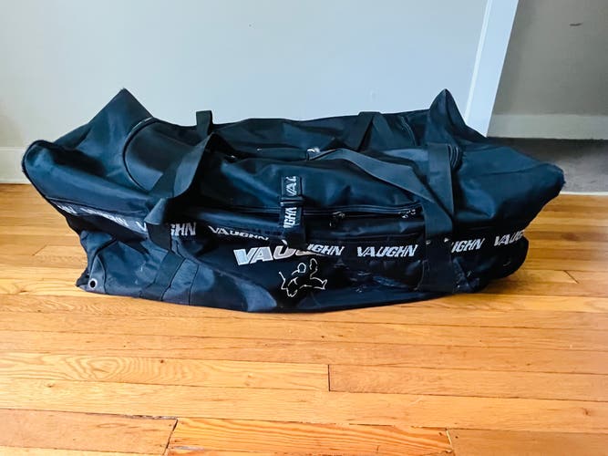 Vaughn 44in Roller Bag