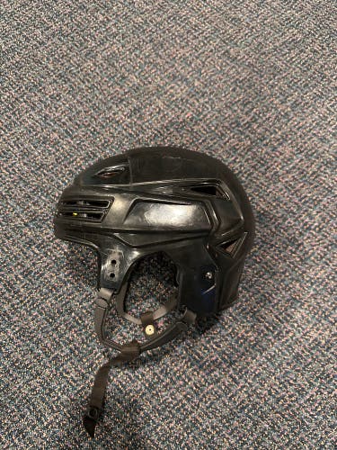 Used Medium Bauer  Re-Akt 200 Helmet