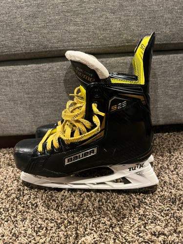 Bauer Extra Wide Width Size 8 Supreme S29 Hockey Skates
