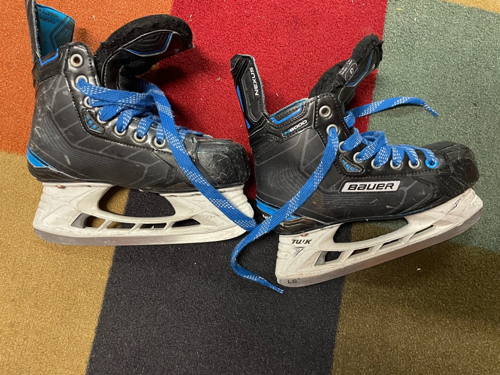 Used Bauer Regular Width   Size 3 Nexus N8000 Hockey Skates