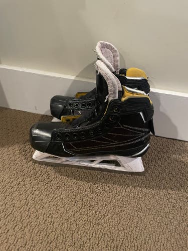 Junior Bauer Regular Width Size 4.5 Supreme 1S Hockey Goalie Skates