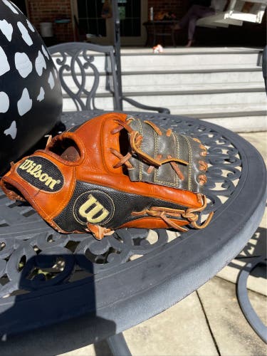 Wilson A2000 X2 11” RHT One piece infielders glove
