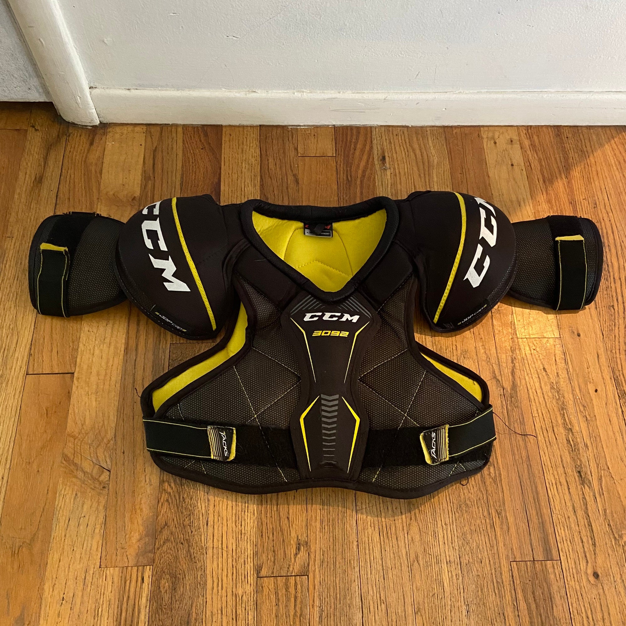 Used CCM NHL LTP Junior Hockey Shoulder Pads Size Youth Small –  cssportinggoods
