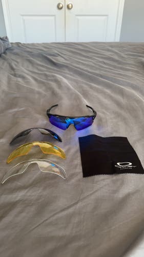 Unisex One Size Fits All Oakley Radar Sunglasses