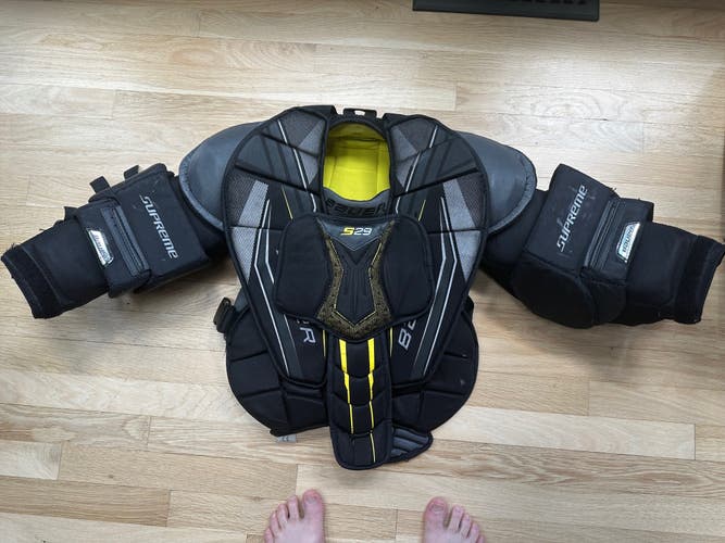 Used Small Bauer Supreme s29 Goalie Chest Protector
