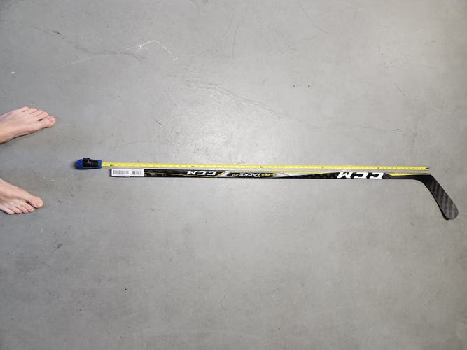 New Senior CCM Right Handed Super Tacks 2.0 Hockey Stick Mid Pattern Pro Stock