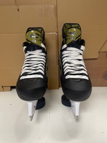 Senior New True Catalyst 9 Hockey Skates Regular Width Size 8
