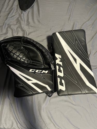 Ccm eflex 4.5 glove and blocker