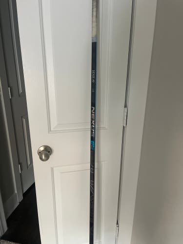 Senior Right Handed P88 Nexus 2N Pro Hockey Stick