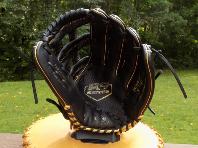Used Rawlings Outfield Right Hand Throw R9 Baseball Glove 12.75"