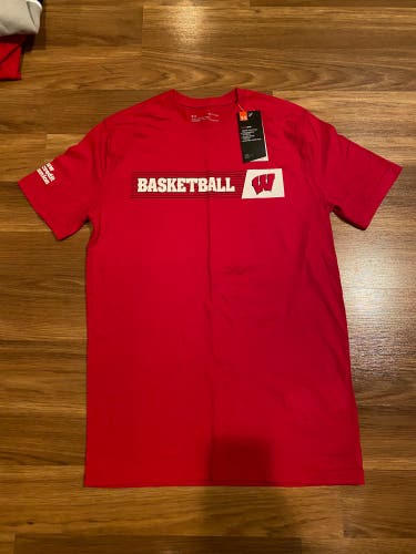 New Wisconsin Badgers Basketball Team Issue Under Armour Men’s Small Tee