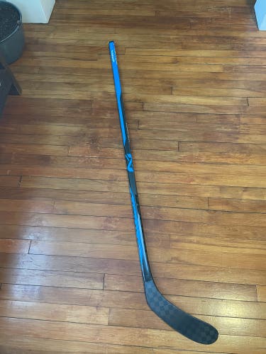 New Right Handed P28 Nexus League Hockey Stick