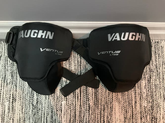 Vaughn Ventus LT68 Junior knee pads