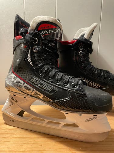 Used Bauer Size 4 Vapor 3X Hockey Skates