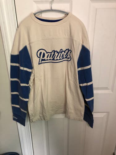 Used Large Men's Mitchell & Ness Patriots Throwbacks Long Sleeve Shirt - MINT!
