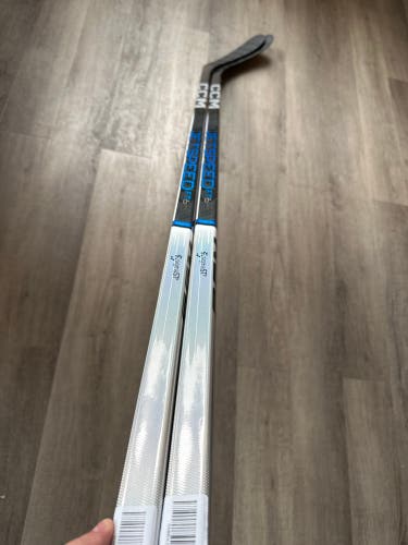 (2 Pack) Senior Right Hand P28 JetSpeed FT6 Pro (Blue) 70 Flex