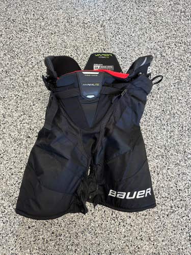 Bauer Vapor Hyperlite Hockey Pants - Senior Medium - Like New