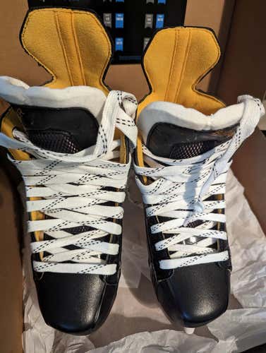 Junior New Bauer Supreme Hockey Skates Extra Wide Width Size 4