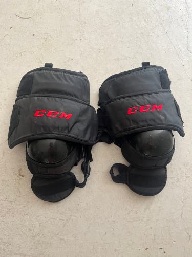 CCM 500 goalie knee guards Sr