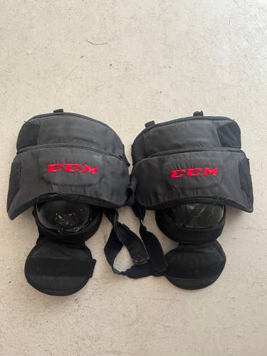 CCM 500 goalie knee guards Sr
