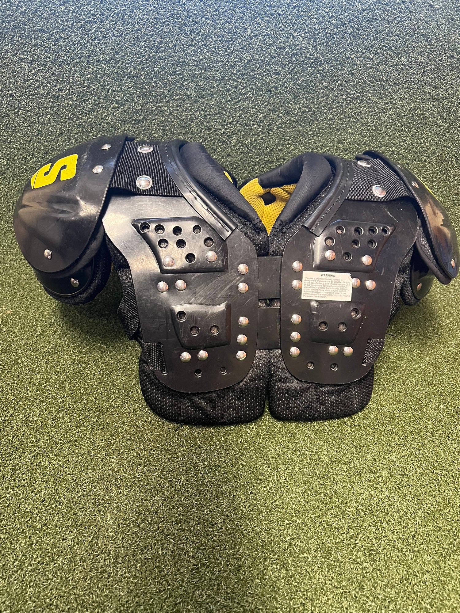 Used Schutt Y FLEX SM Football Shoulder Pads Football Shoulder Pads