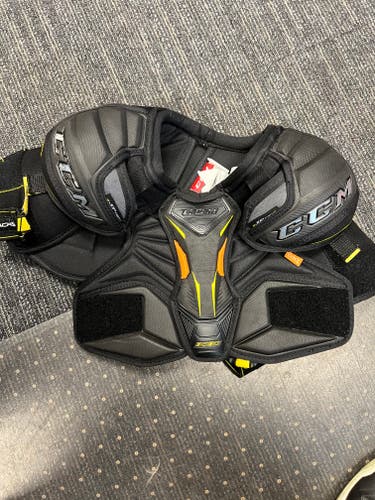 Junior Used Small CCM Tacks 9080 Shoulder Pads