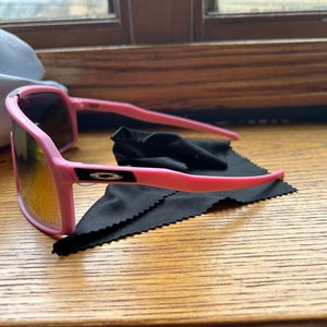 Unisex Medium/Large Oakley Sutro Sunglasses