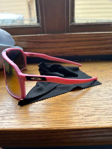 Unisex Medium/Large Oakley Sutro Sunglasses