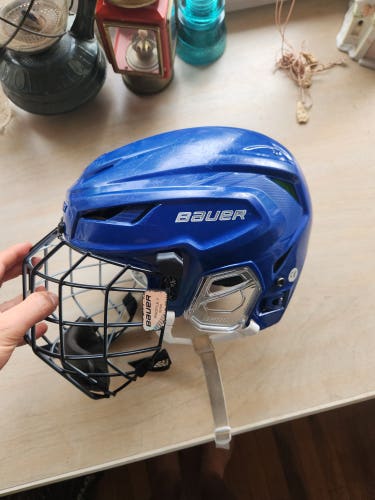 Used Medium Bauer Hyperlite Helmet