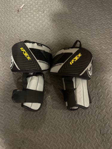 Warrior Ritual X3E Goalie Knee Protectors Junior
