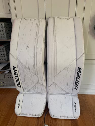 Used XL Bauer  Supreme M5 Goalie Leg Pads