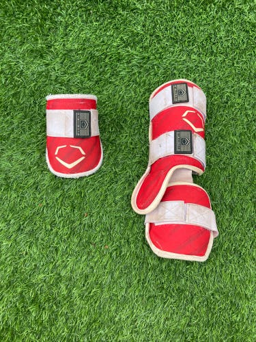 Red Used Senior Elbow Guard And Leg Guard