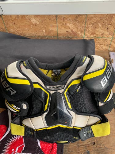Used Small Bauer Supreme 2S Pro Shoulder Pads