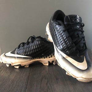 Black Women's Molded Cleats Low Top