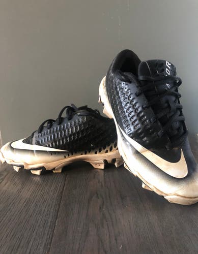 Black Women's Molded Cleats Low Top