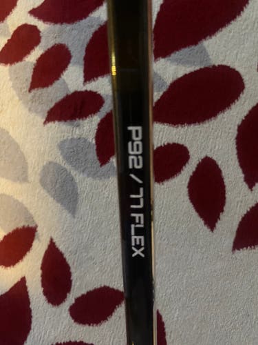 Barley Used Bauer Hyperlite Senior P92 77 Flex Right Hand