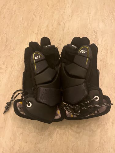 New Player's STX Medium Stallion 200 Lacrosse Gloves