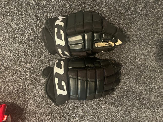 Used CCM HG98 Gloves 14"