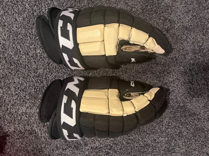 Used CCM HG98 Gloves 14"