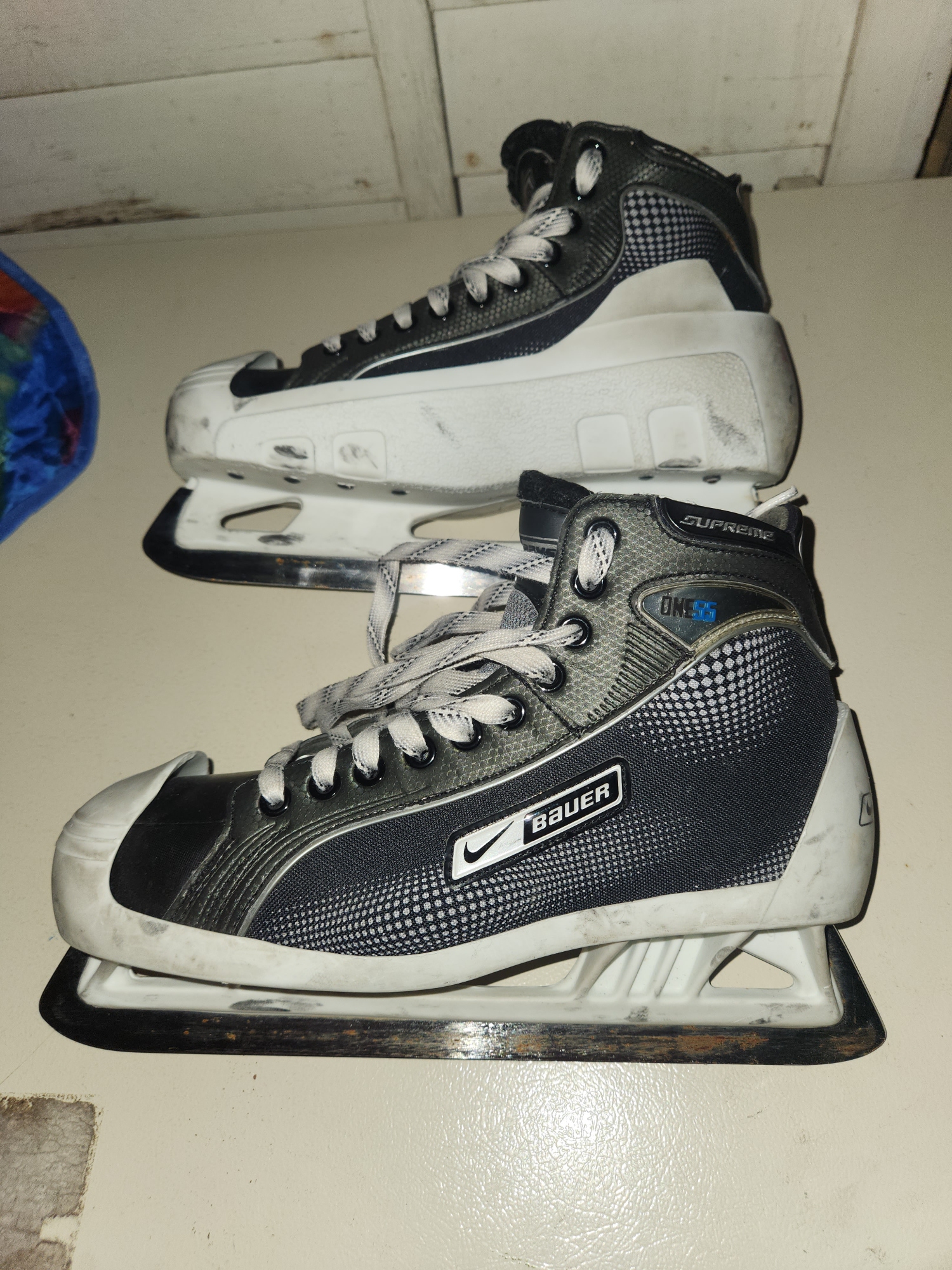 Junior Used Bauer Supreme one55 Hockey Goalie Skates Regular Width Size 9