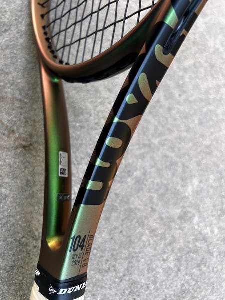 Wilson Blade v8 104 w/ Solinco Condifential strings