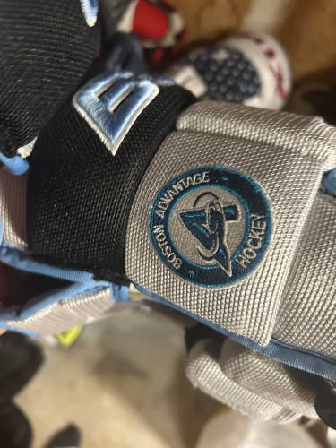 Used Bauer 14" Pro Stock Nexus Team Gloves